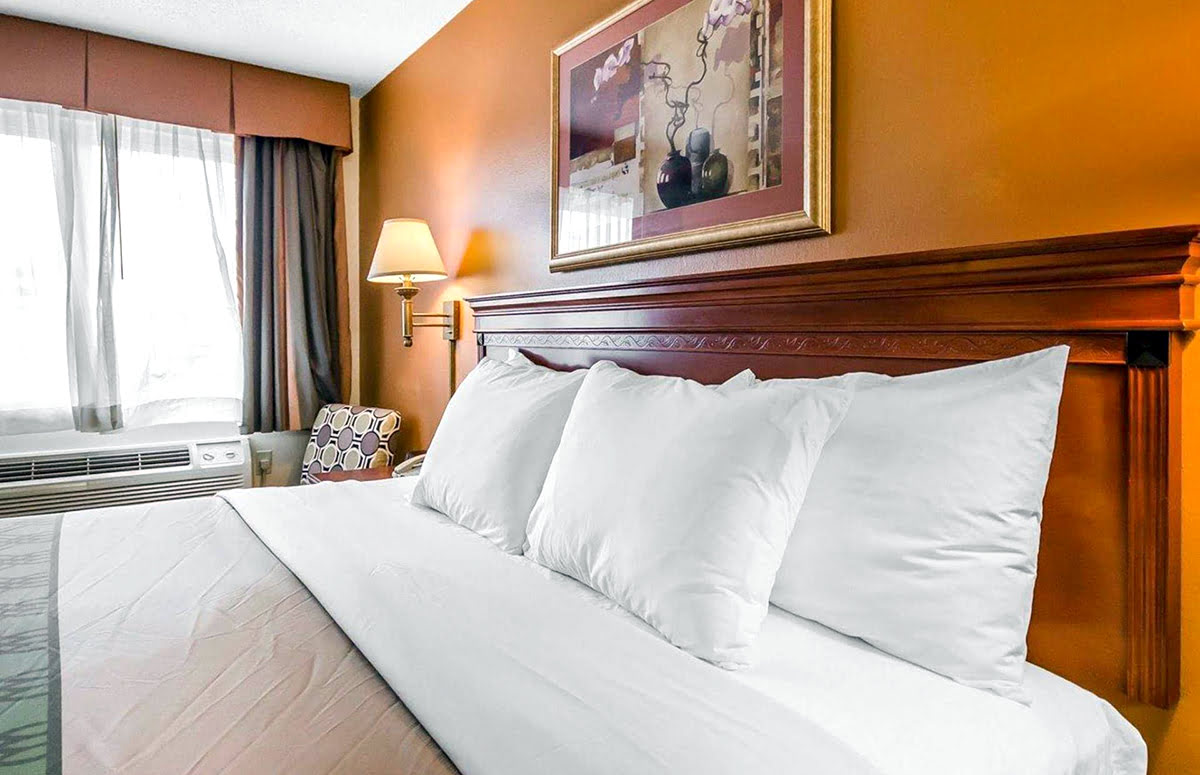 Kentucky Oaks-Churchill Downs-Econo Lodge Downtown