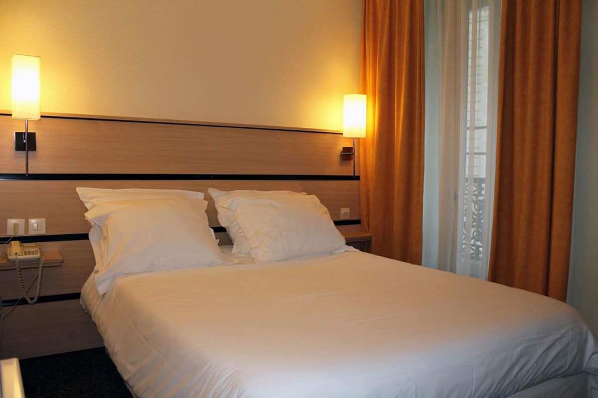 ที่เที่ยวกลางคืนในปารีส-บาร์-ผับ-คลับ-New Hotel Saint Lazare