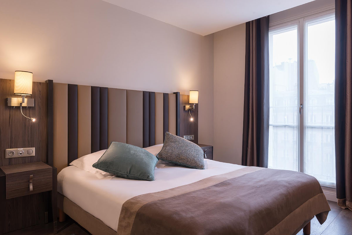 ที่เที่ยวกลางคืนในปารีส-บาร์-ผับ-คลับ-Regence Etoile Hotel