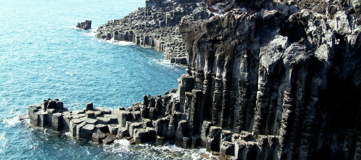 Research by Agoda shows that travelers are looking for “nature and scenery” which can be found in Jeju Island — a great destination, even in winter