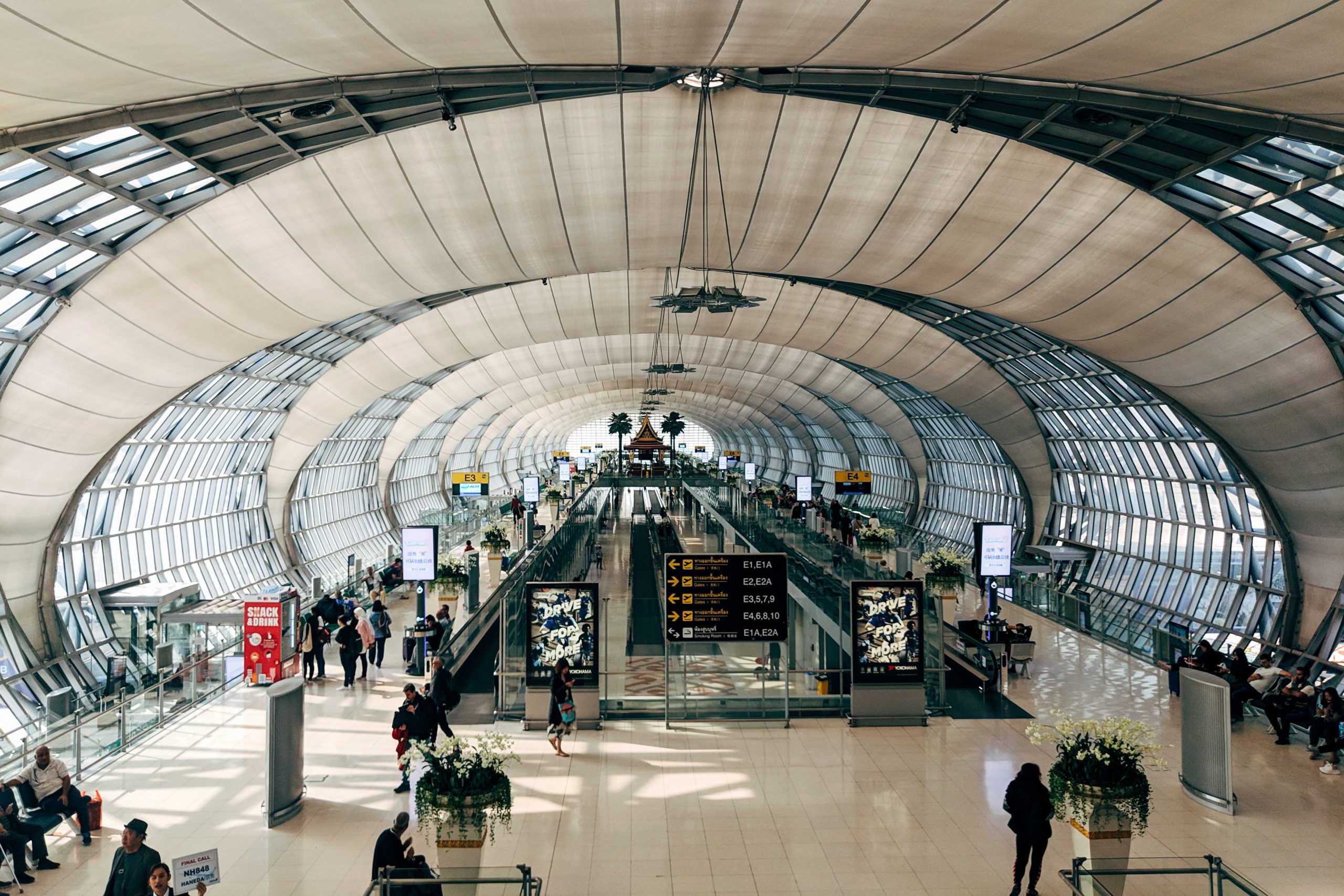 Thais cautiously welcome international travel