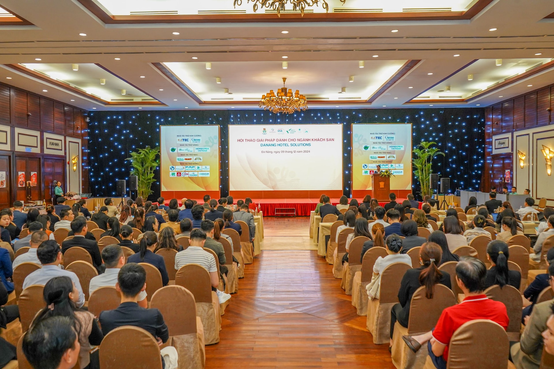 Da Nang Discusses Sustainable Development Solutions for the Tourism Industry