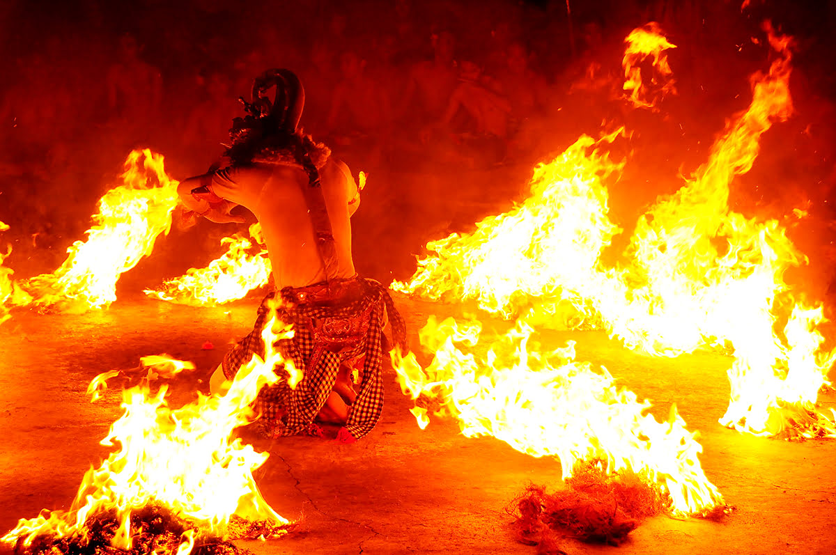 Pura Uluwatu_tari kecak