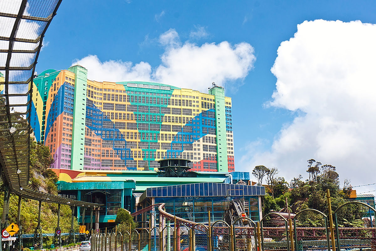 Genting Highlands_taman hiburan_resort dengan pemandangan gunung