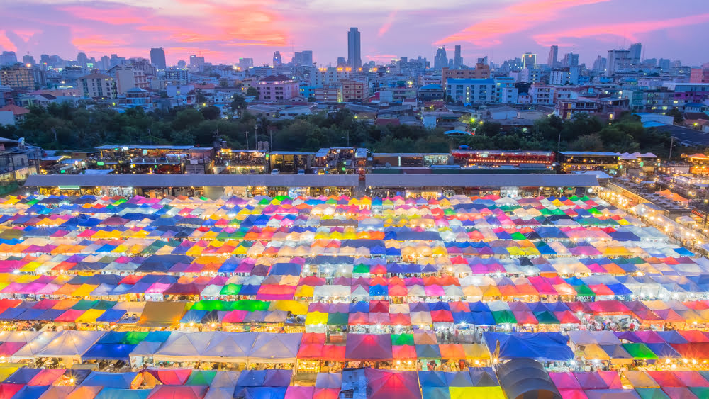 Rot Fai Train Night Market Srinakarin