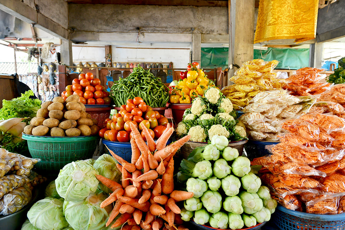 Shopping in Bali-malls-markets-shops-Bedugul Traditional Market_Pasar Candi Kuning