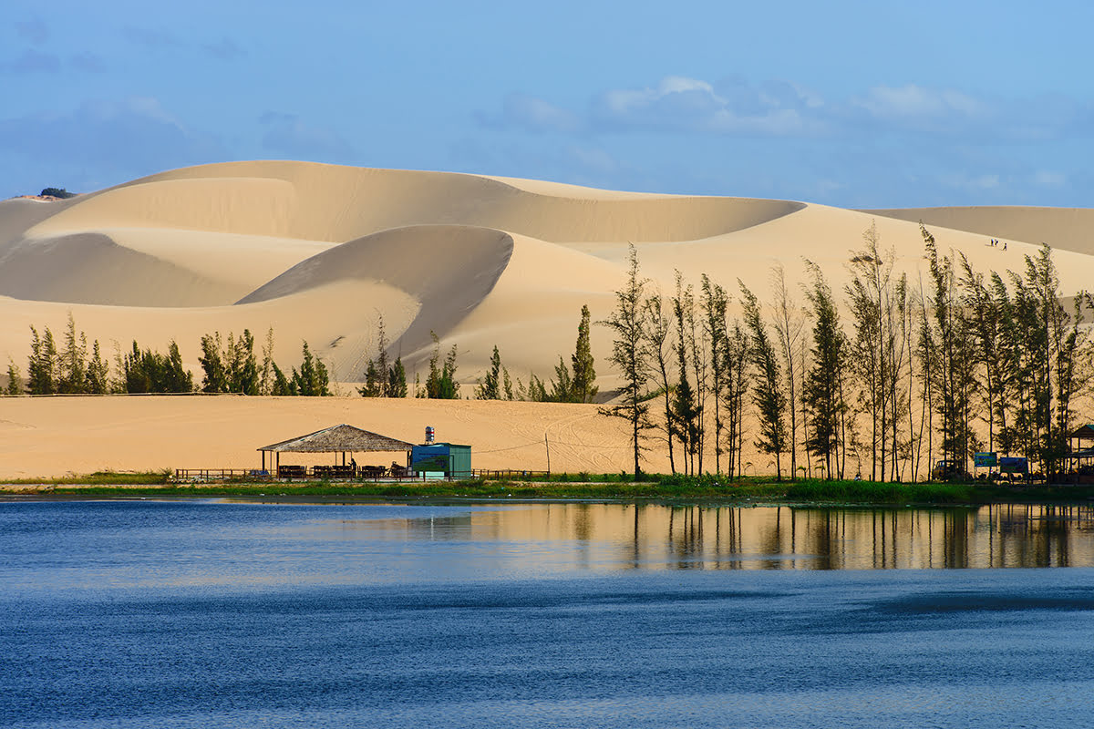 Mue Ne_Vietnam_red or white dunes