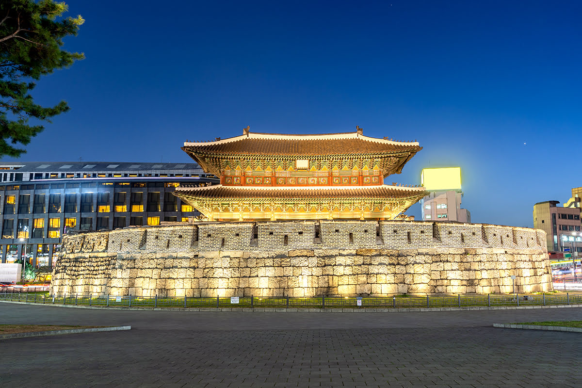 Gerbang Heunginjimun_Gerbang Dongdaemun_Seoul_Korea Selatan