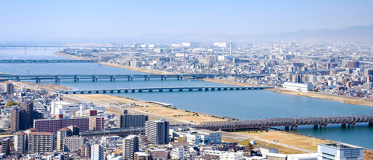 Dworzec kolejowy Shin-Osaka_rzeka Yodo_Yodogawa Riverside Park