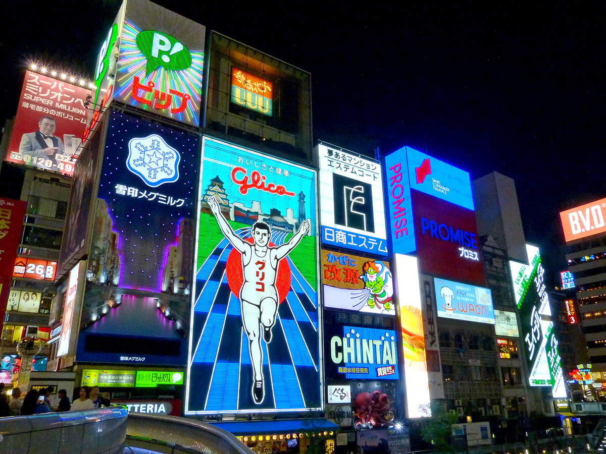 Dotonbori_Kuidaore Taro_Glico Man_các hoạt động ở Osaka