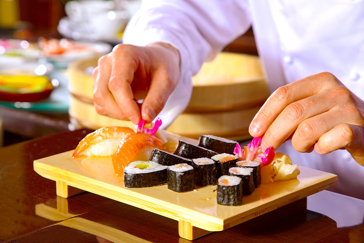 Things to do in Tokyo-standing sushi bar