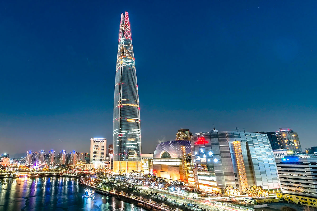 Lotte World: Seoul'S Premier Theme Park And Shopping Mall