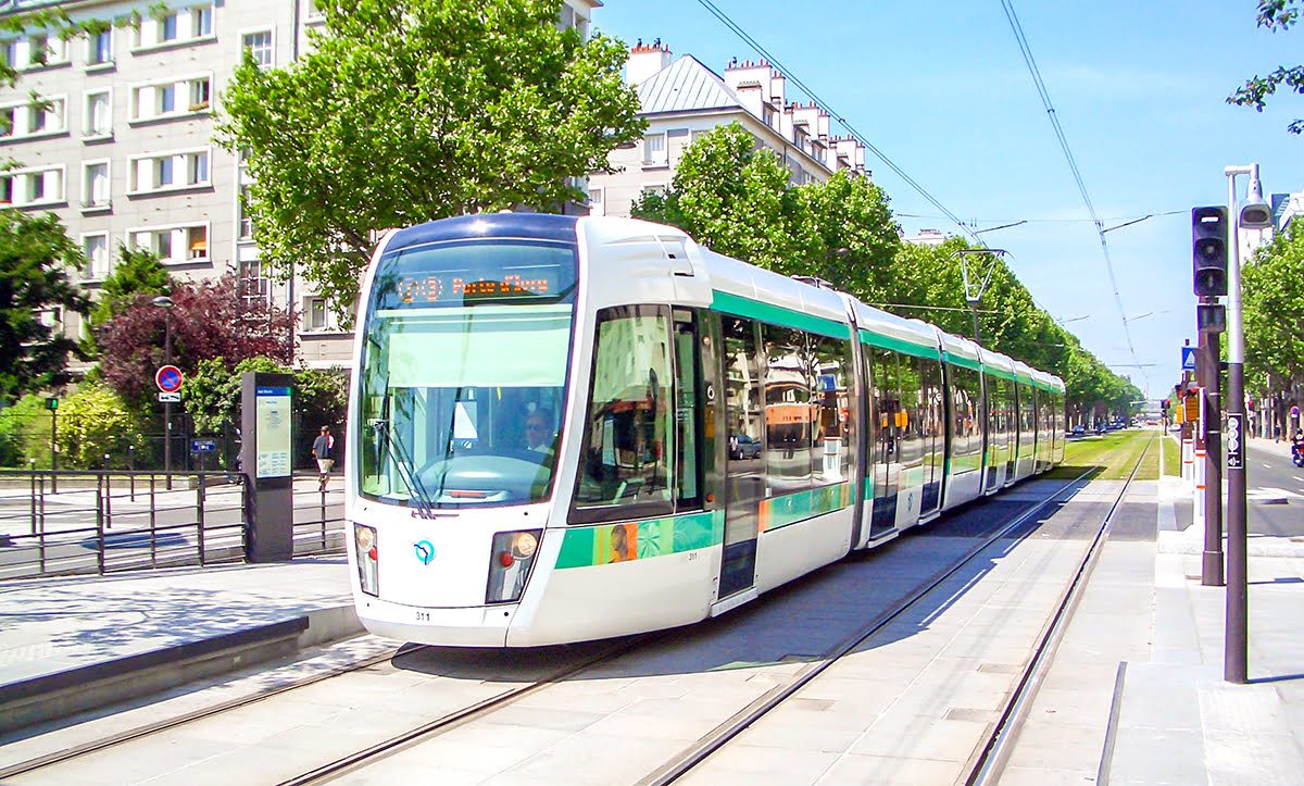Best time to visit Paris-France-Paris tramway
