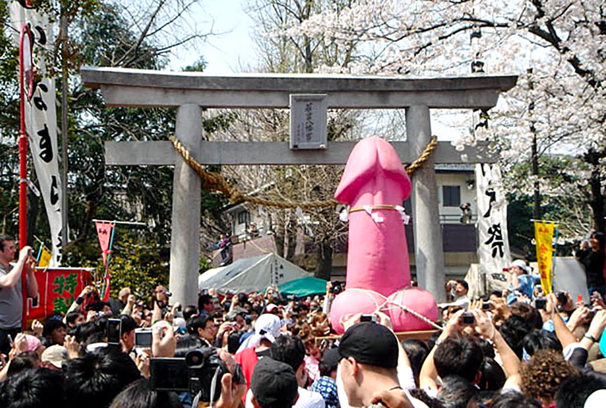 เทศกาลฤดูใบไม้ผลิในญี่ปุ่น-เทศกาลคานามาระ-ศาลเจ้าคานายามะในคาวาซากิ