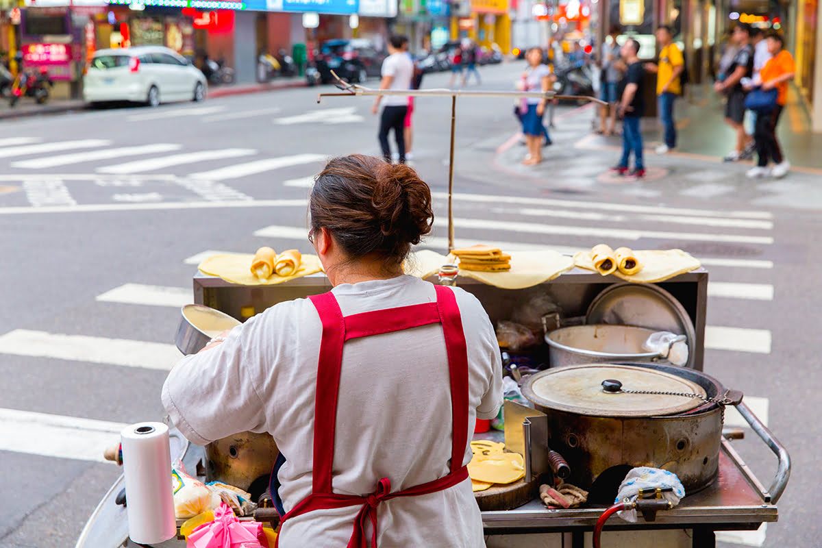 wanhua night markets-Taipei-street food vendors
