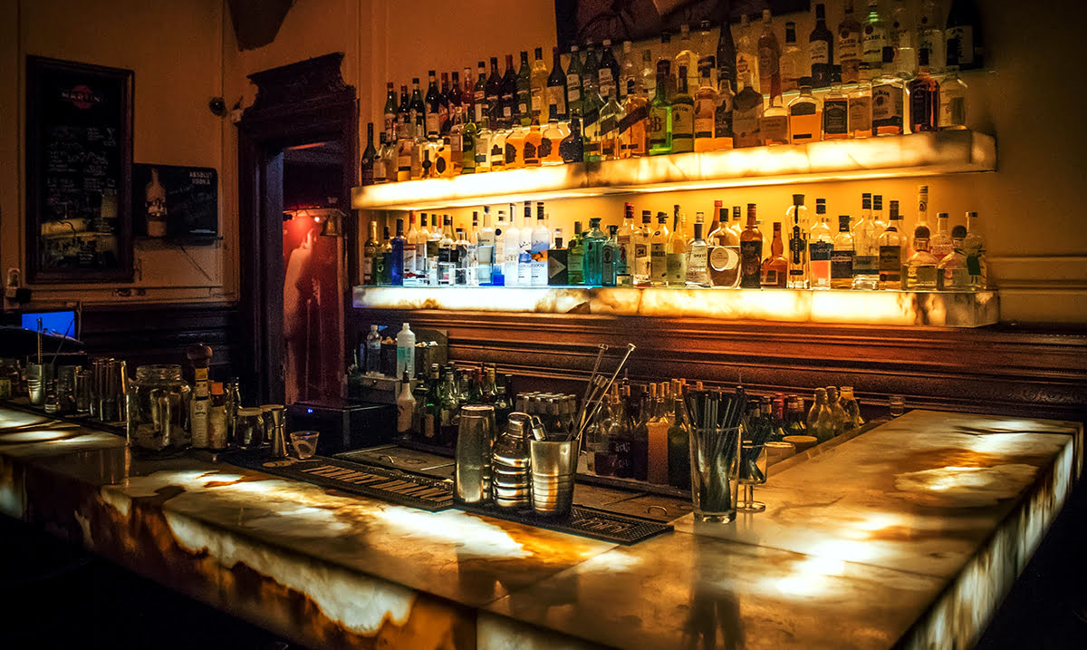 Bars in Paris-France-nightlife-Pubs and Dive Bars