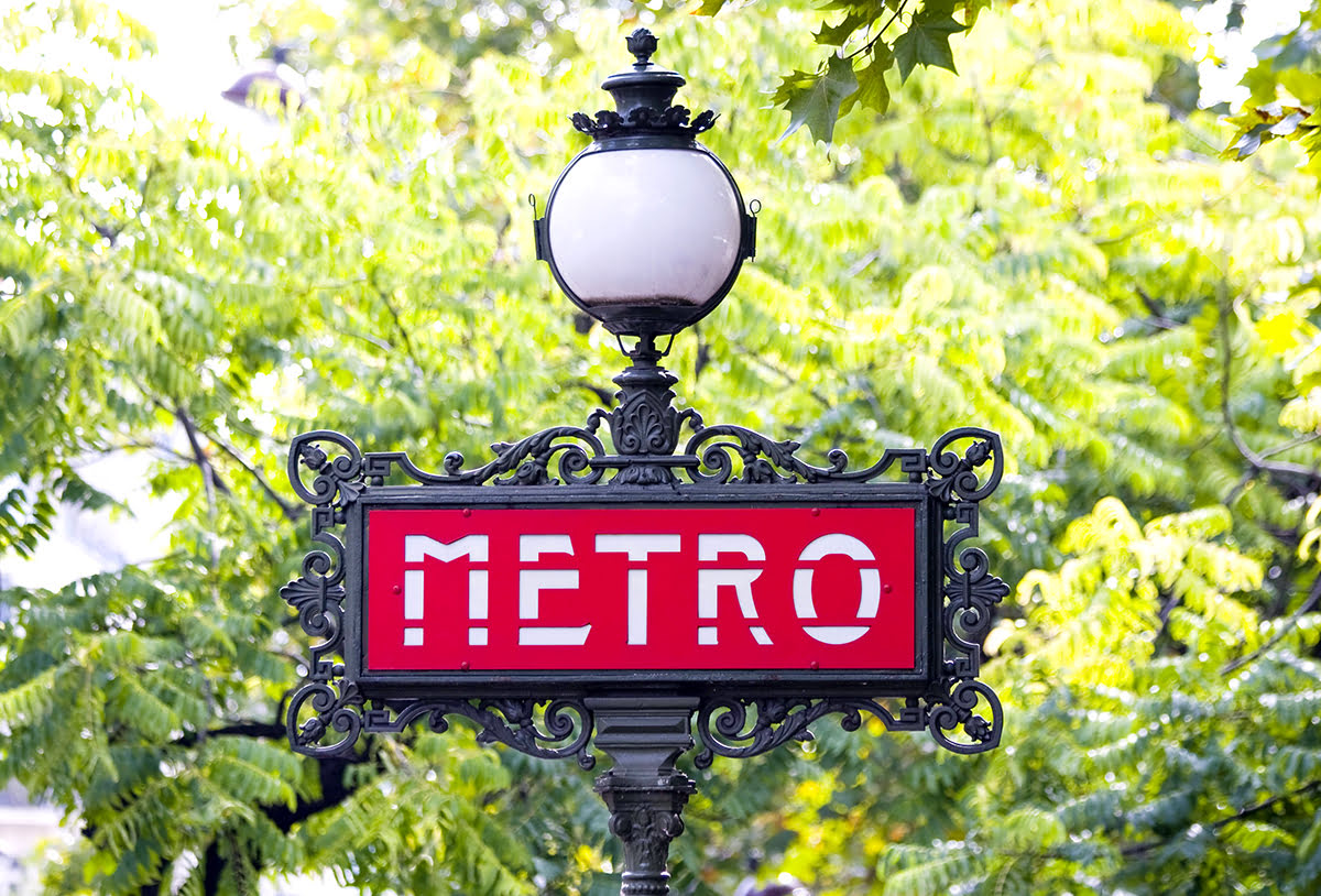 Paris attractions-travel France-Paris metro-bus