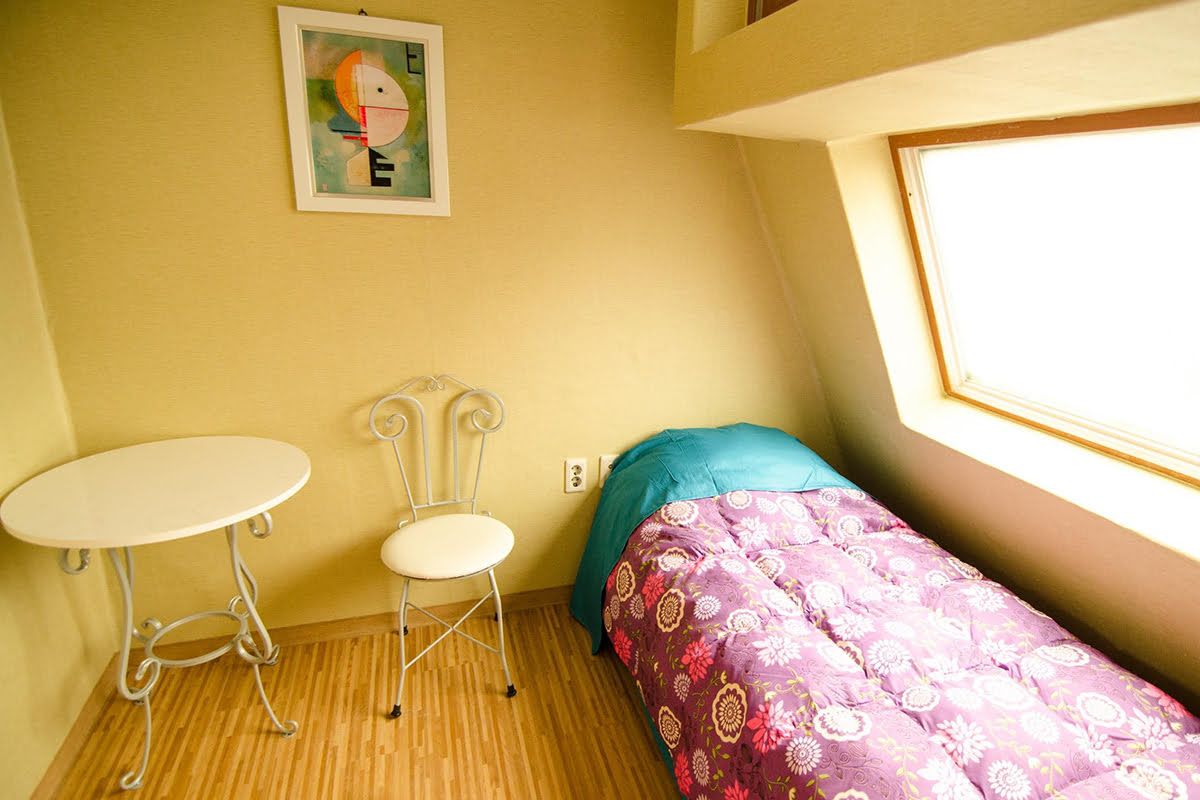 Family hotels in Seoul-kid-friendly-Kimchee Sinchon Guesthouse