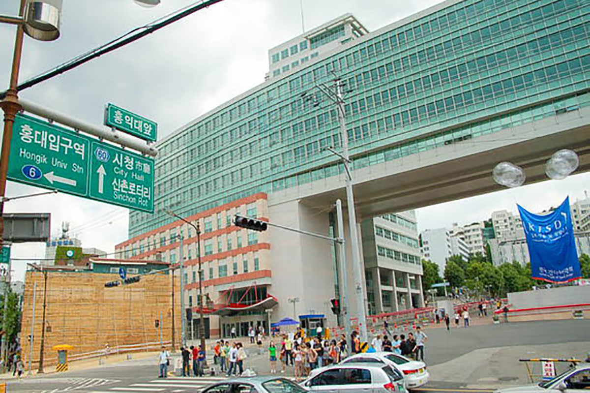 Hongdae-things to do-Seoul-Hongik University Street