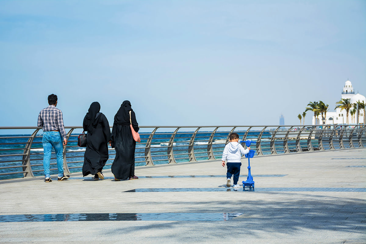 Jeddah travel tips-Tourists walking in Jeddah