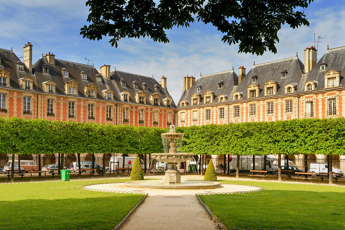 Place des Vosges ในเลอมาเร่ส์ ปารีส ประเทศฝรั่งเศส Place des Vosges ในเลอมาเร่ส์ ปารีส ประเทศฝรั่งเศส