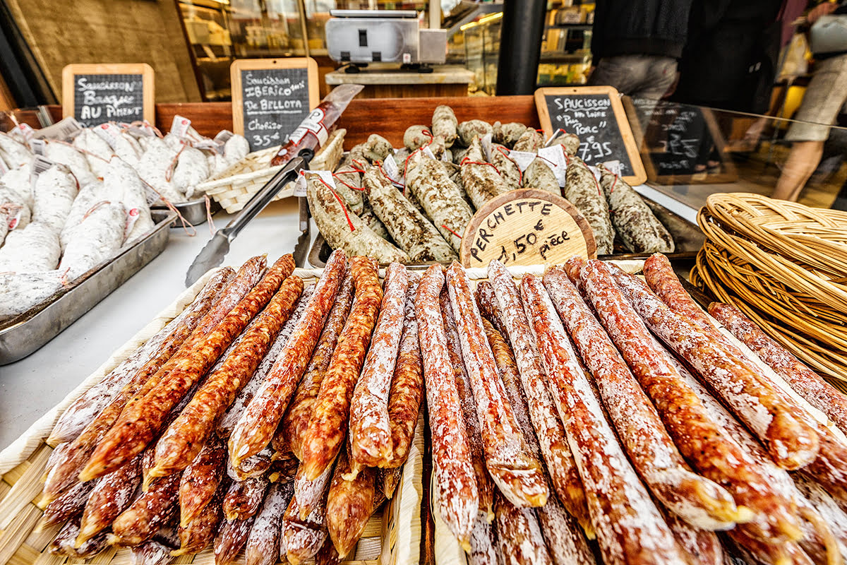 Paris markets-shopping-flea markets-France-Marché Mouffetard