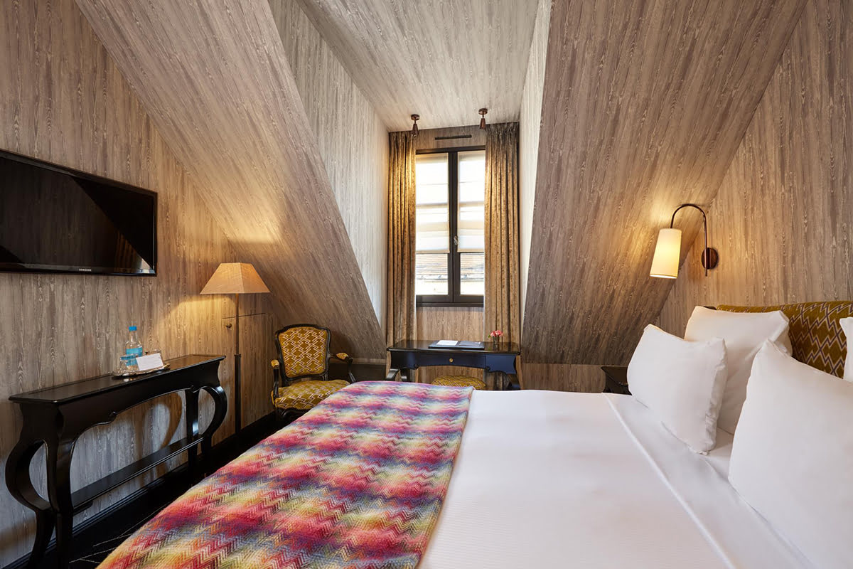 Where to stay in Paris-Le Pavillon de la Reine Hotel