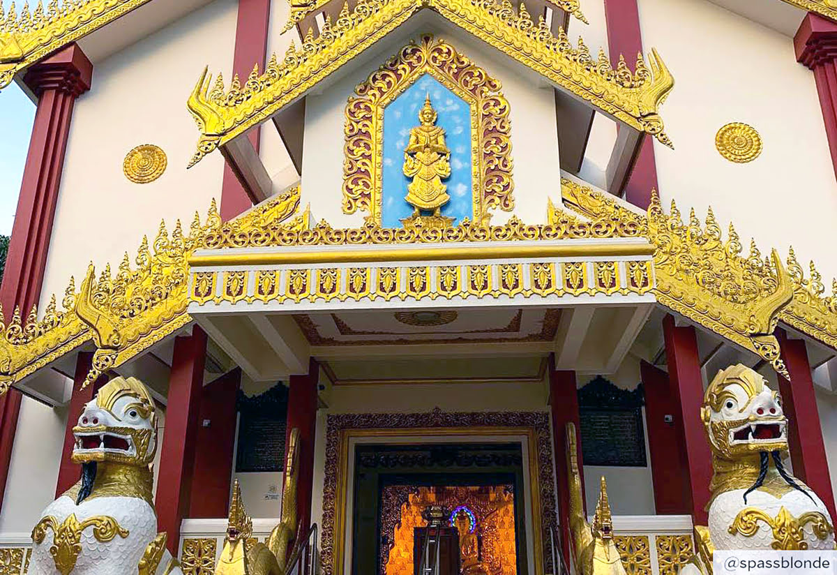 Hotels in Singapore-Burmese Buddhist Temple