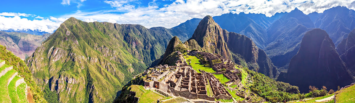 Hiking in Peru-Featured photo-Machu Picchu-Rainbow Mountain