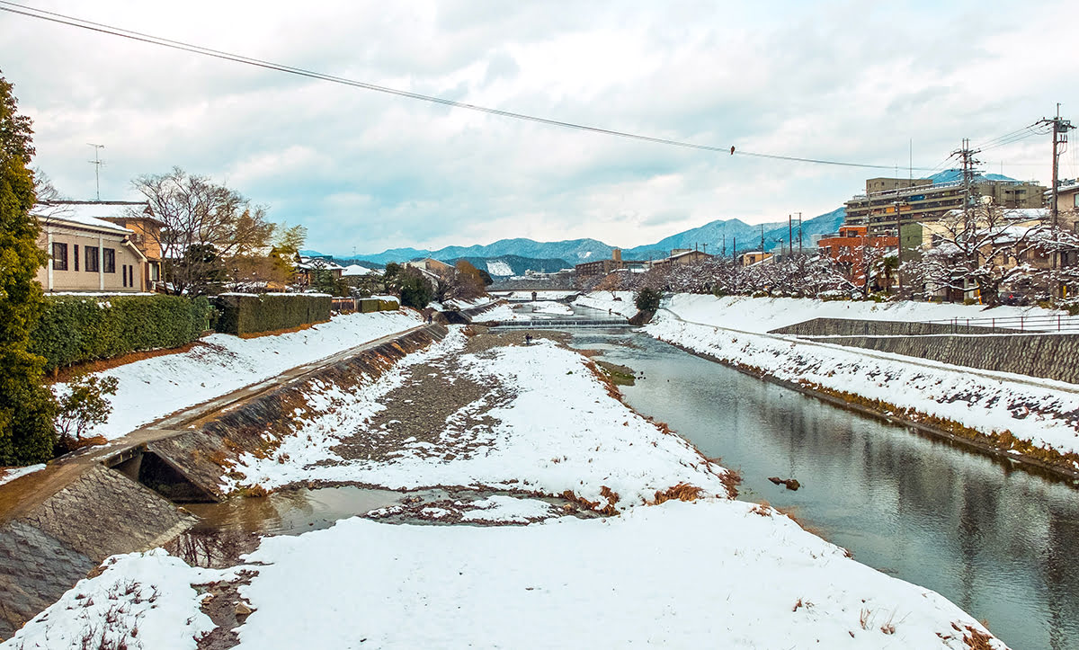 Best time to visit Kyushu-winter-bridge-mountain-torii