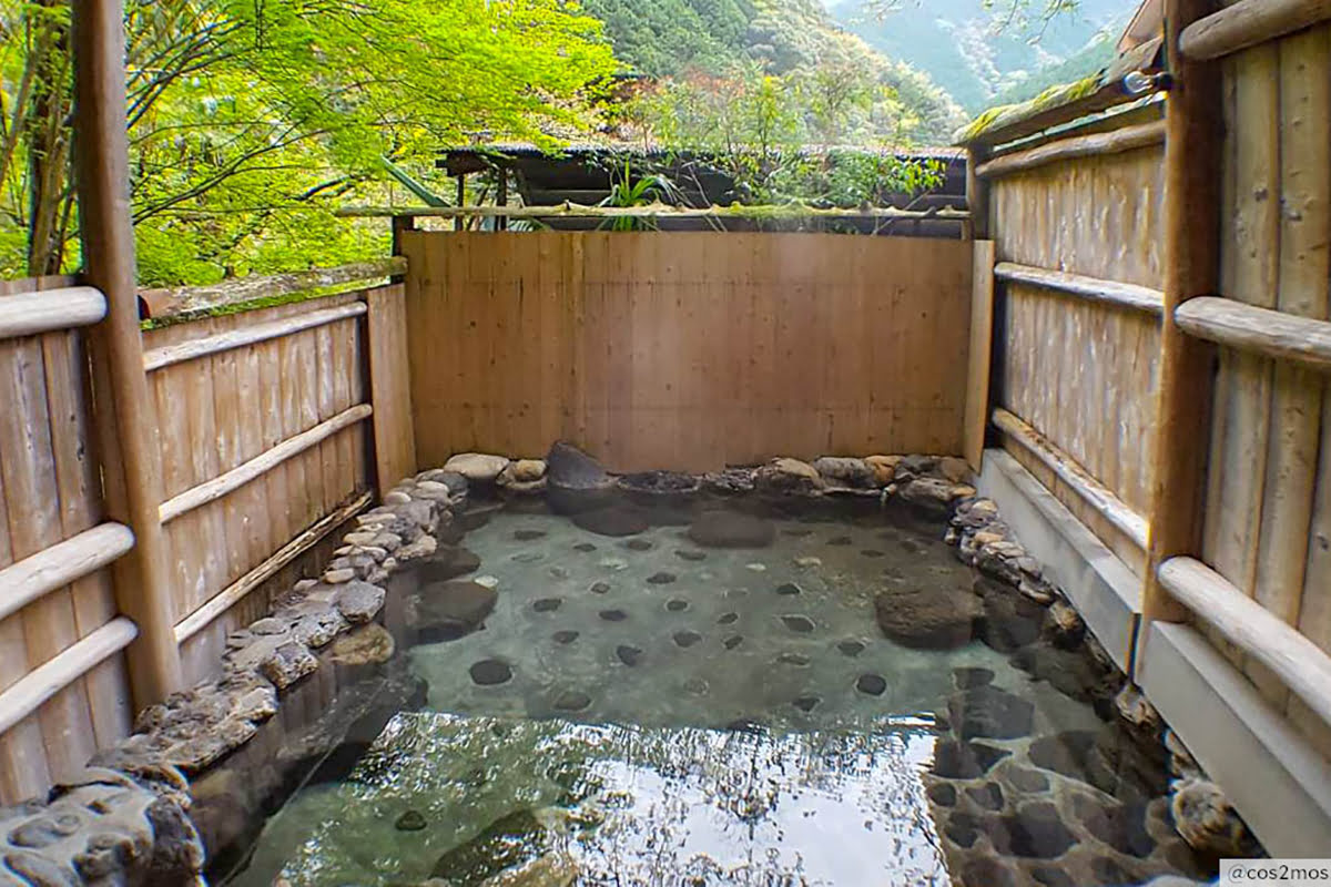 Nara-hot-springs-Kamiyusou.jpg