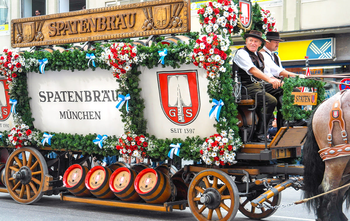Oktoberfest 2019-Parade of Wiesn Landlords and Breweries-Oktoberfest Tapping Ceremony