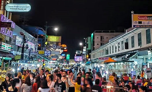 Khao San Road Μπανγκόκ: Νυχτερινή ζωή, street food &#038; φτηνά ξενοδοχεία