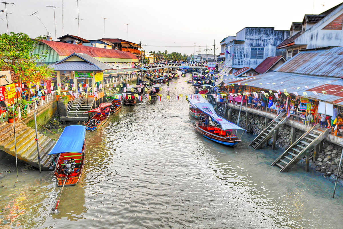 Floating markets-Bangkok-Amphawa Floating Market