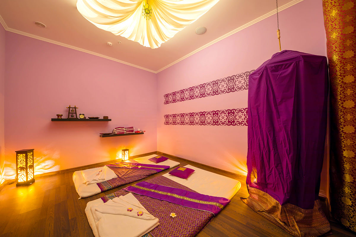 Massage in Bangkok-Thailand-inside spa-beds