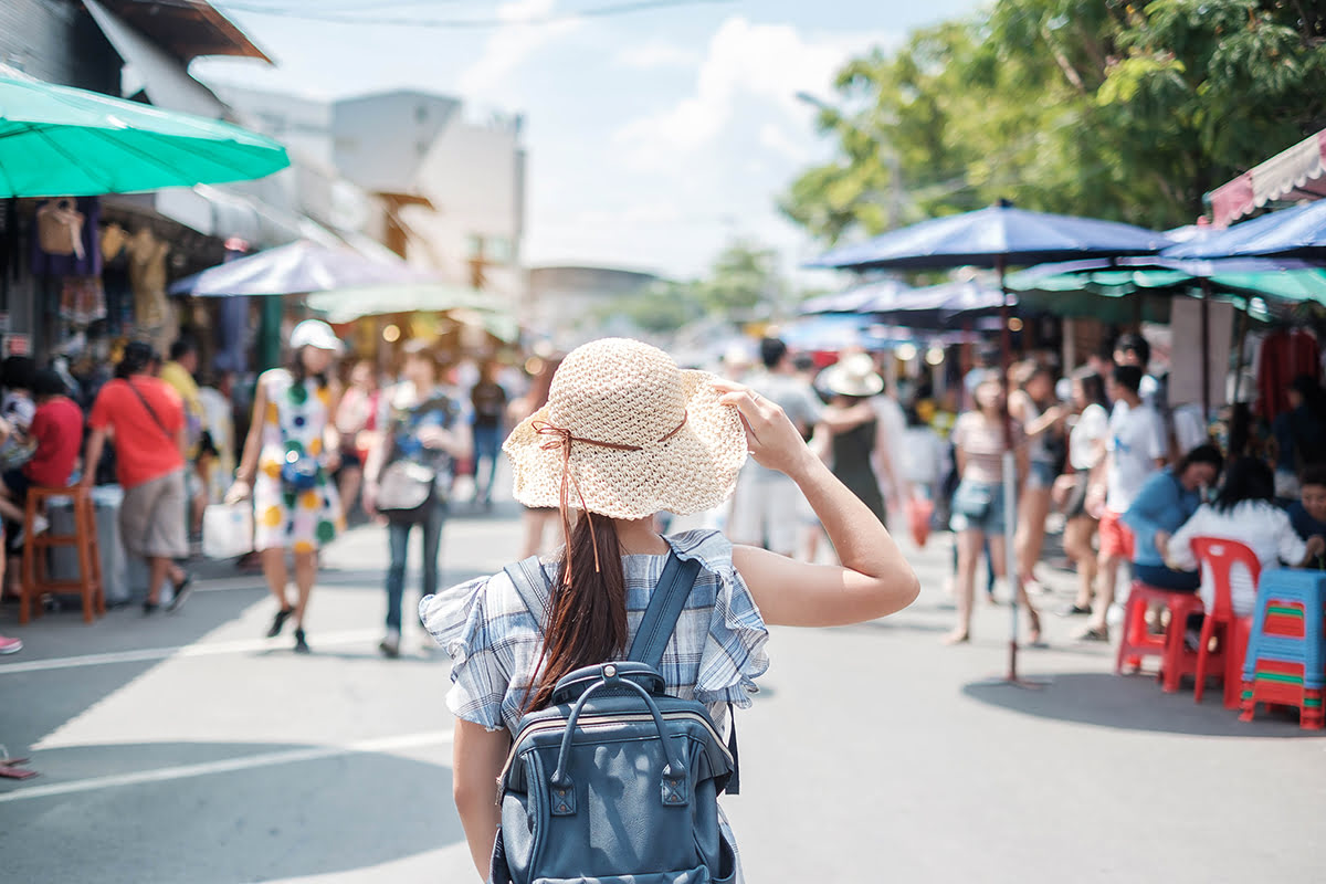 Chatuchak market-Bangkok-Tourist navigating the market