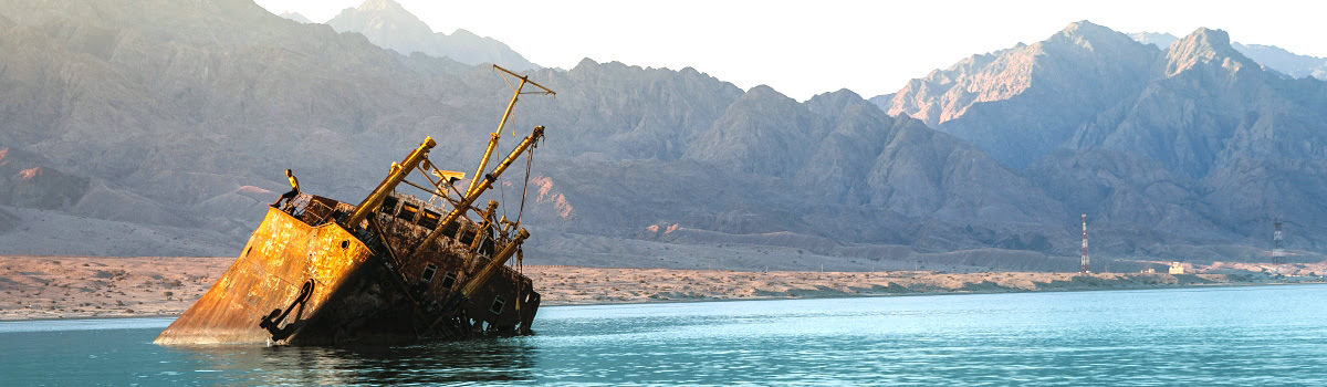 Beaches in Saudi Arabia | Private Beachfront Resorts & Secluded Getaways background image