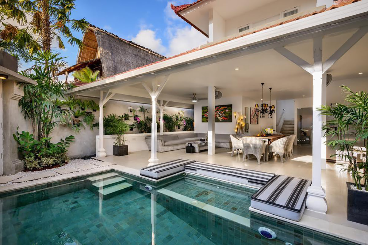 Bali holiday villas-OZ Villas w/4BR Central Seminyak