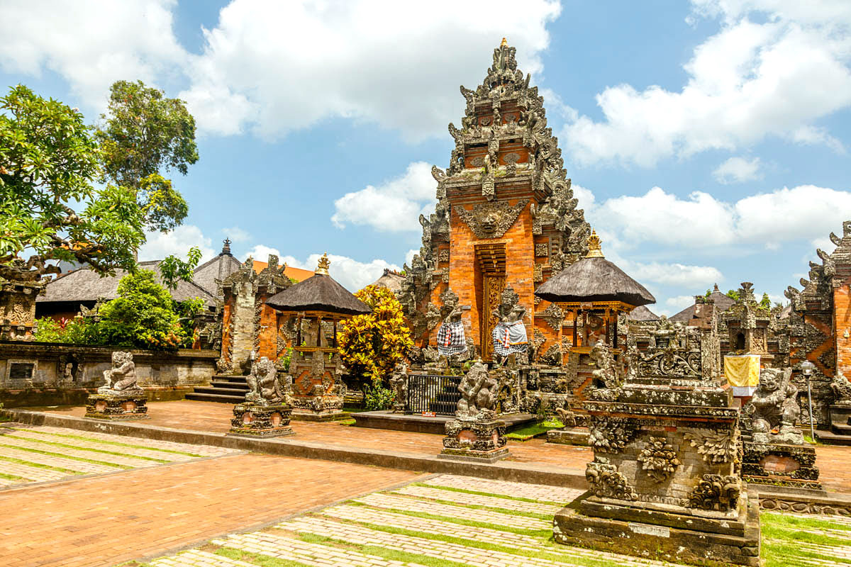 Tegenungan Waterfall-Batuan Temple