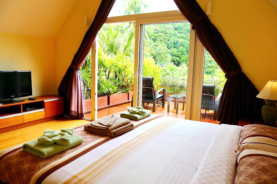 Stay in Koh Chang-beachfront villas-homes for rent-Blue Chill Villa Infinity Pool Hotel managed