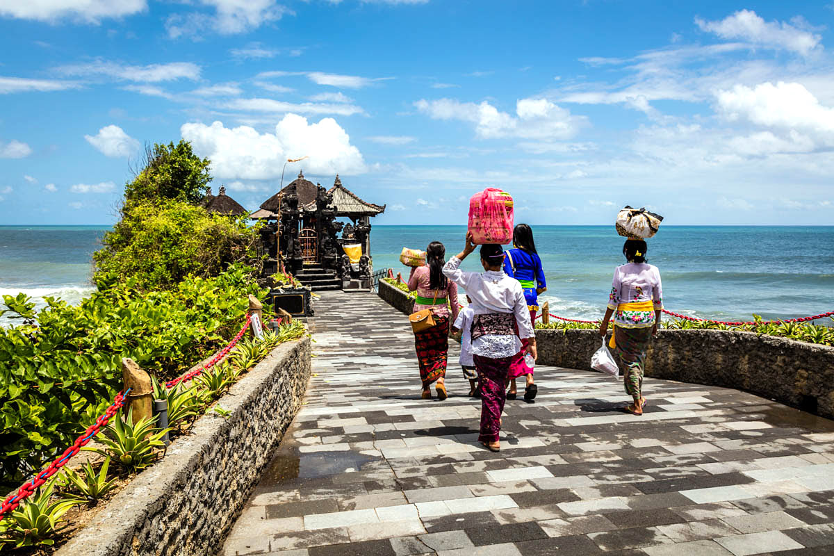 Tanah Lot Temple-Bali-dress code-tourists