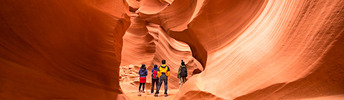 Featured photo-Antelope Canyon tours-hiking