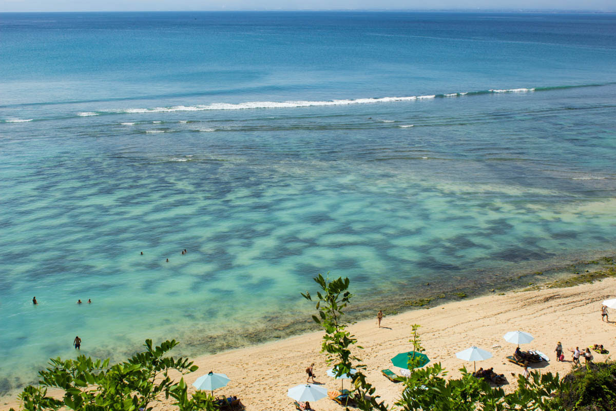 Bãi biển Padang Padang ở Bali, Indonesia