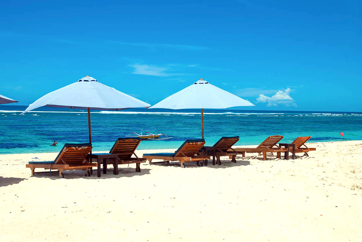 Pandawa Beach guide-Sunbathing-lounge chairs