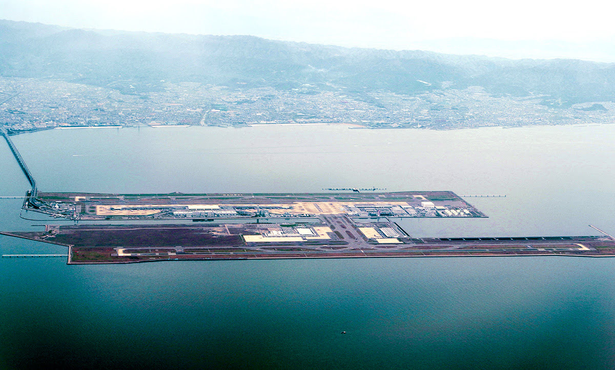 京都 飛行機-関西国際空港-大阪湾