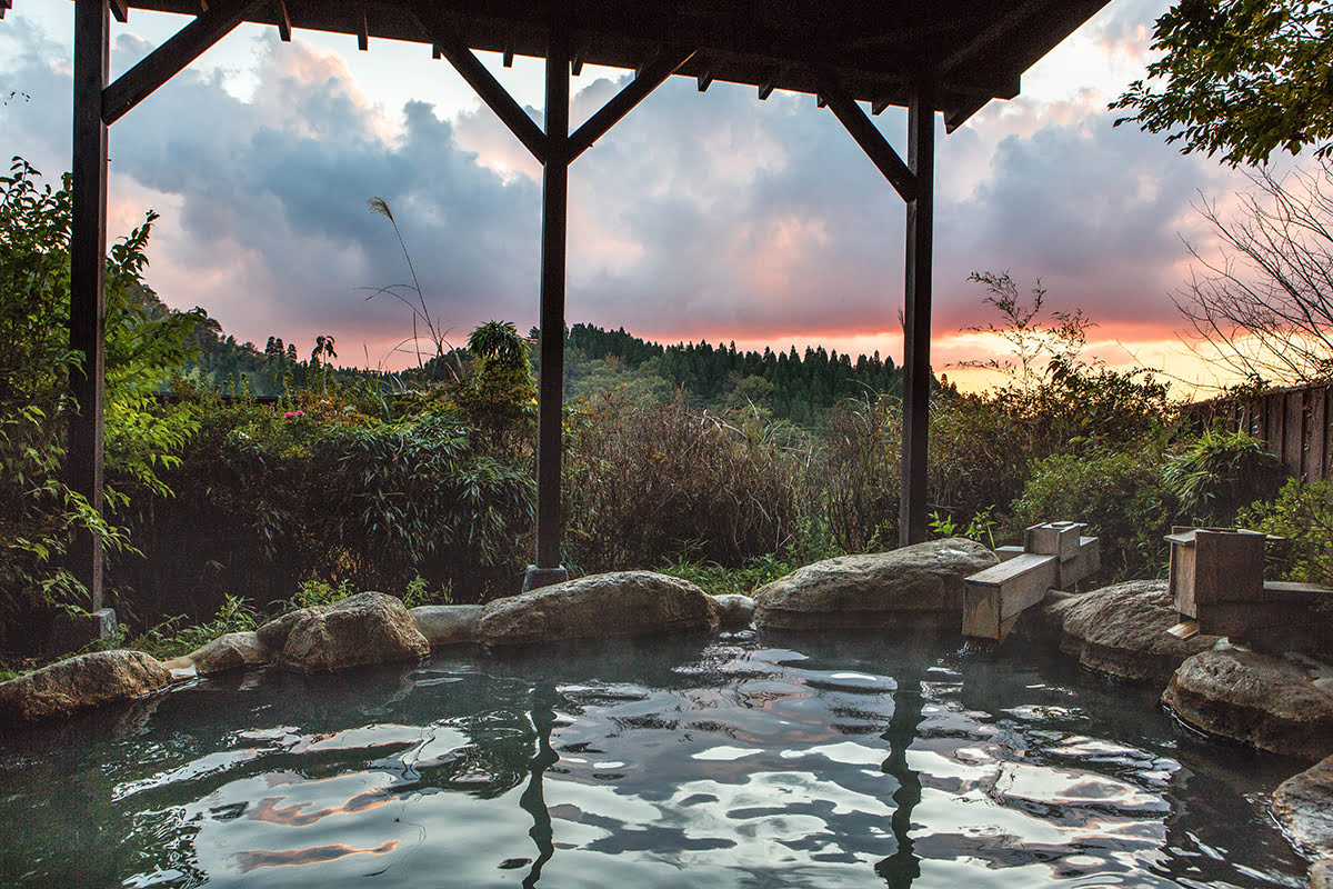 Kyoto Onsen Guide Japanese Hot Springs with Mountain View Beautiful Scenery