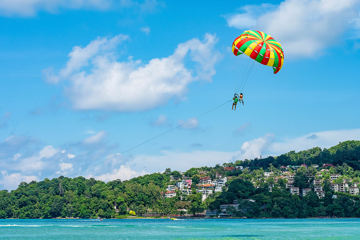 Patong beach-Parasailing