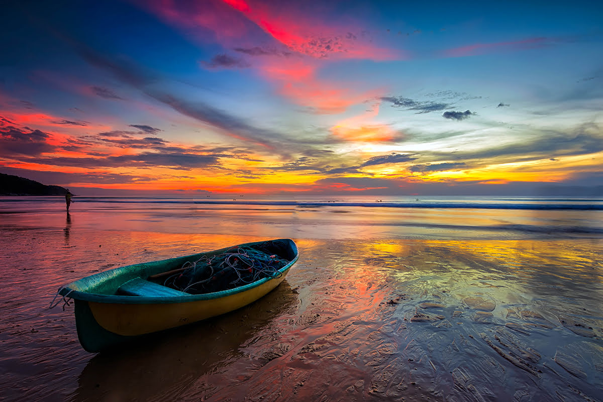 Best time to visit Phuket-Sunset at Phuket beach