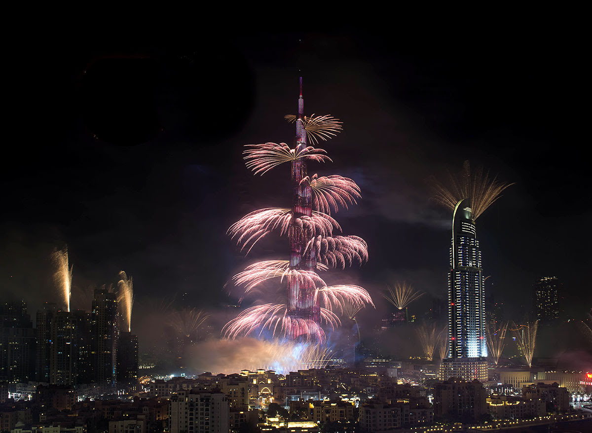 Burj Khalifa-Dubai-UAE-fireworks-swimming pool