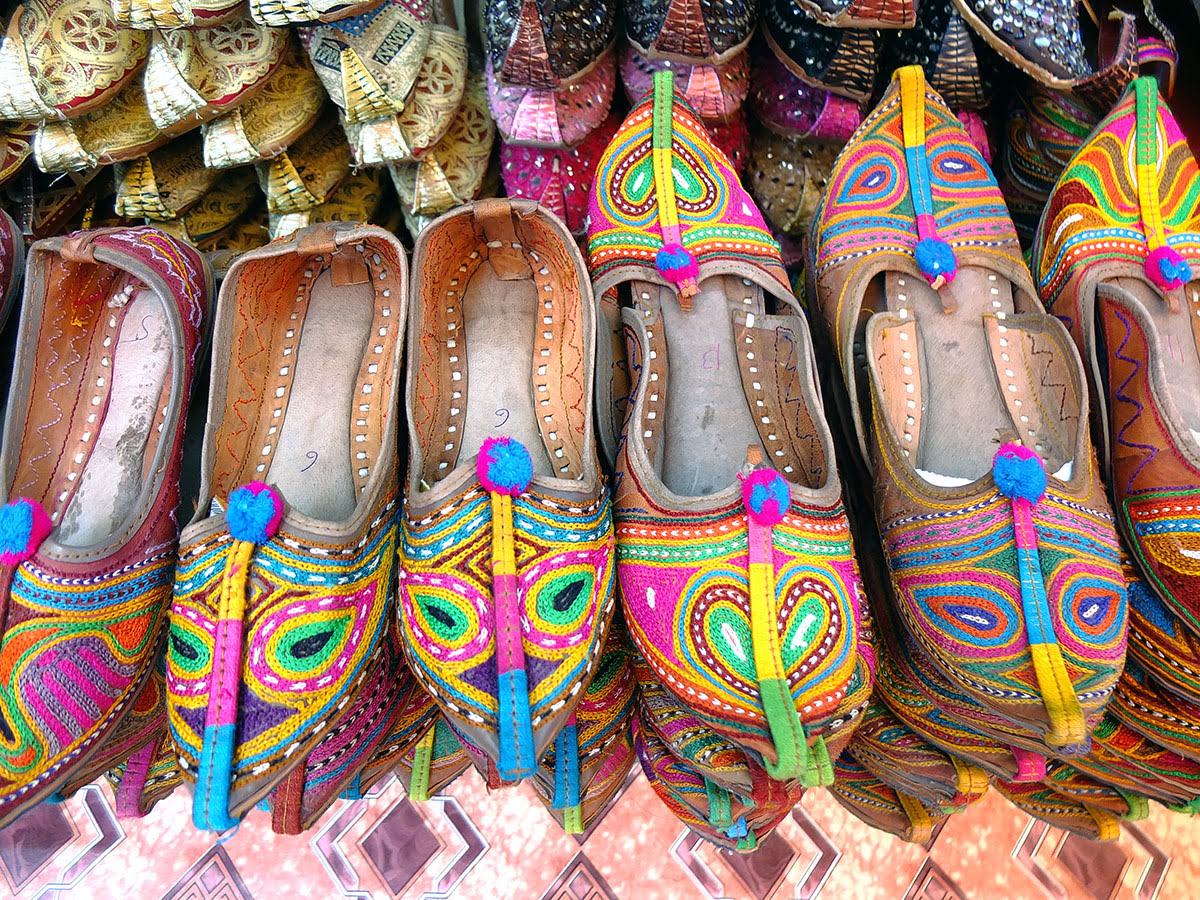 Shopping in Dubai-UAE-Persian goods-souvenirs